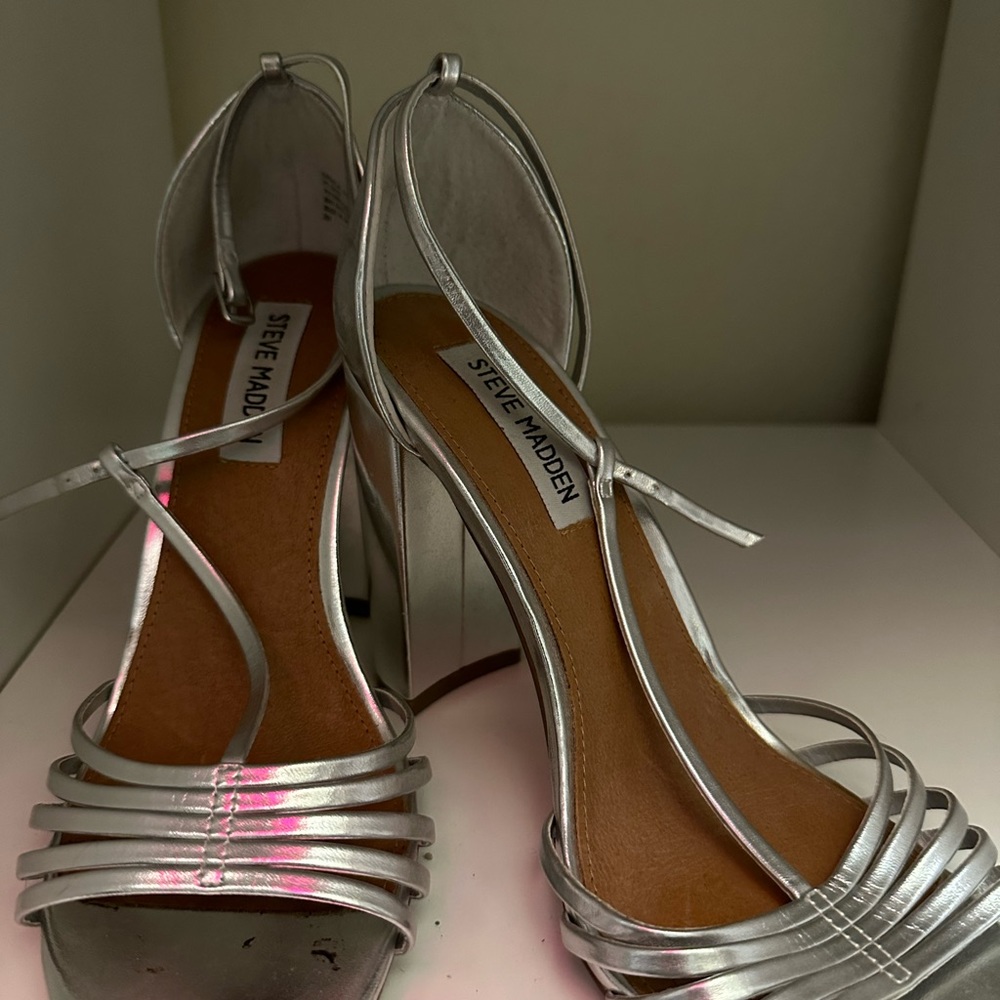 Beautiful block heel in silver